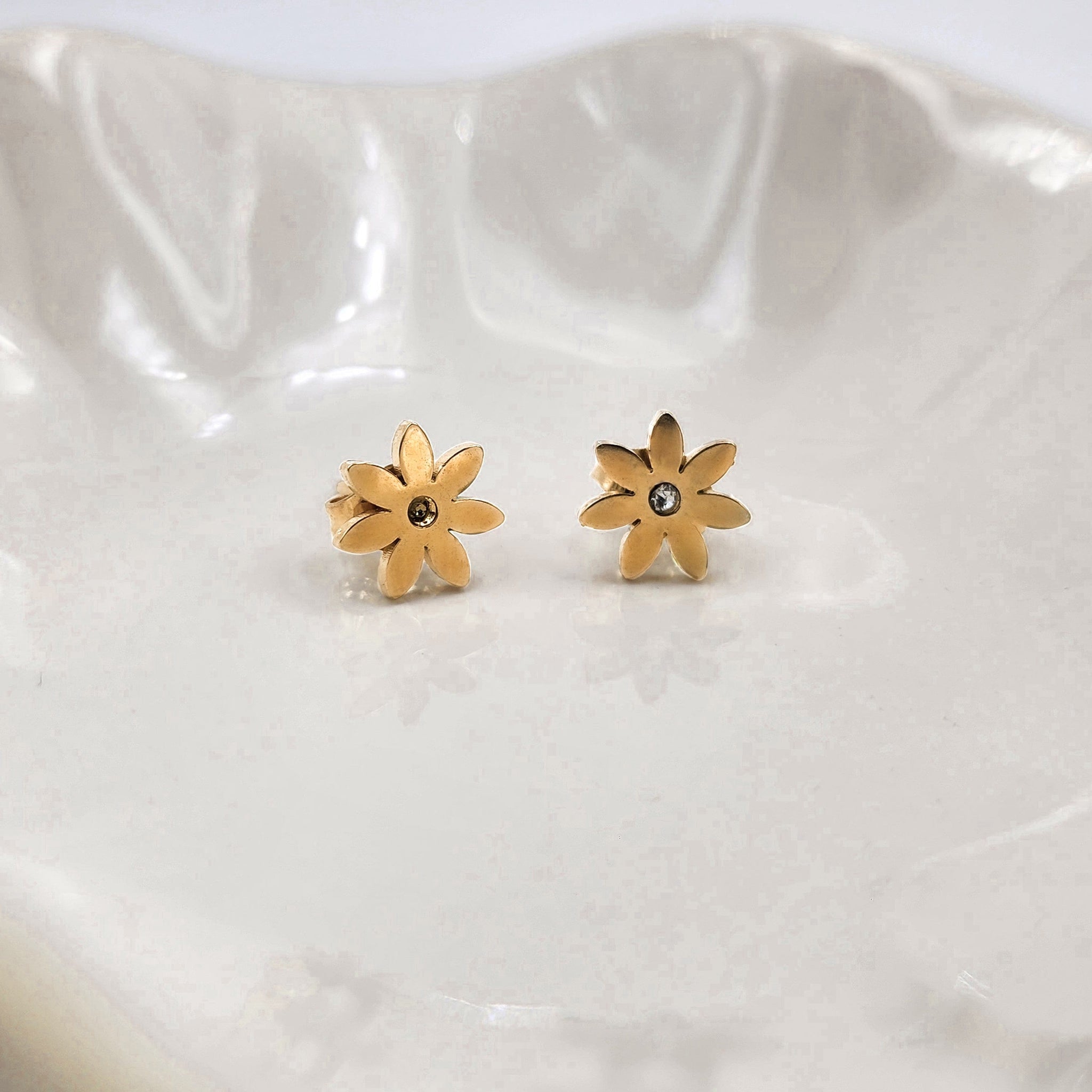 Dainty Daisies Earrings